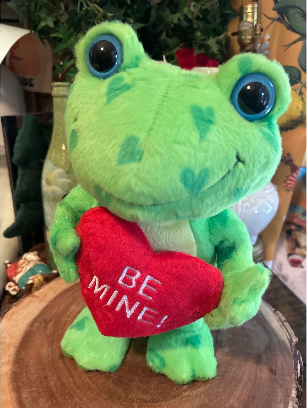 FROG Valentine's Day Singing Hallmark Plush 10" Be Mine Hearts A Hoppin' Motion